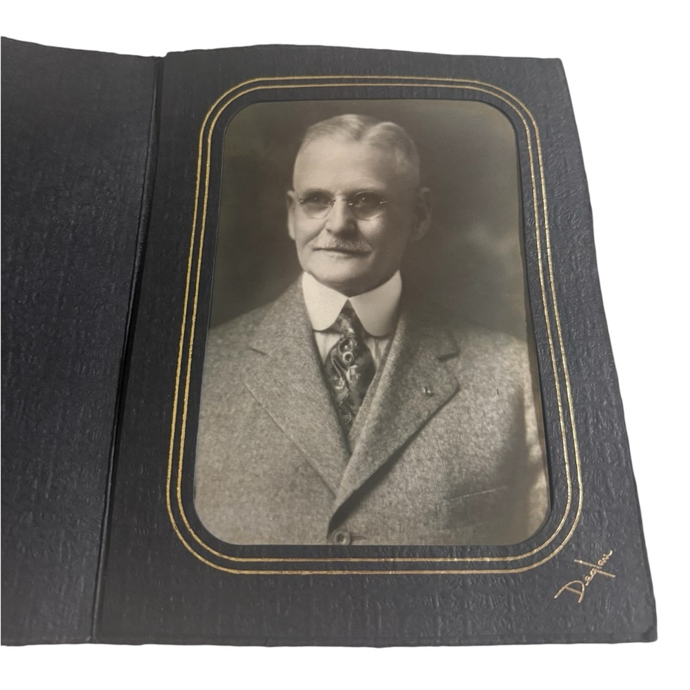 Vintage Deglan Photograhper Distinguished Gentleman 5 x 7 Black Photo Folder